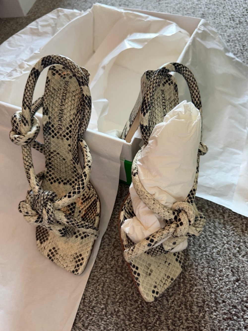 Bottega Veneta Snake-Print Knot Heels in Beige and Black - Picture 5 of 6